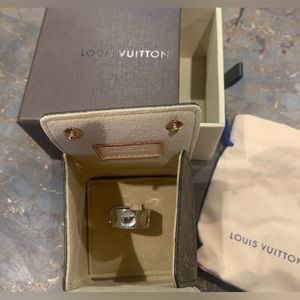 Louis Vuitton 18k white gold ring sz 8.5 with LV case